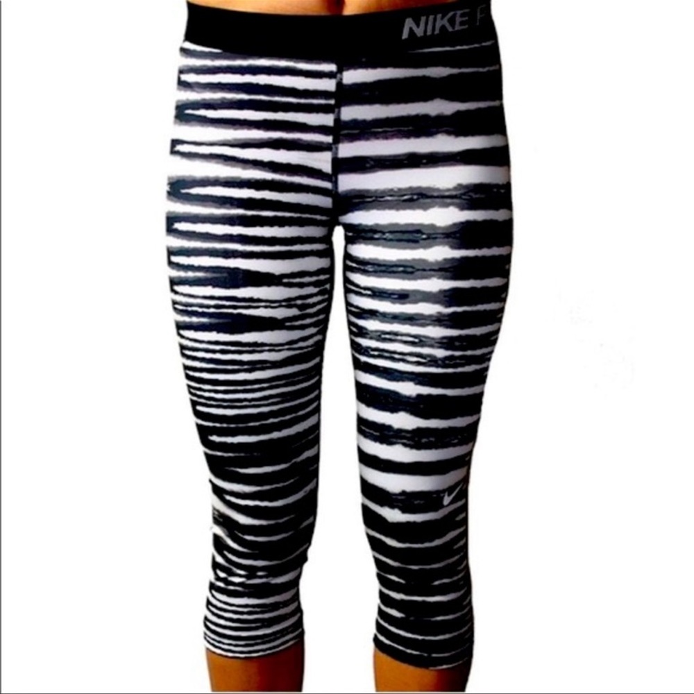 Nike Pro Black & White Striped Cropped Leggings S